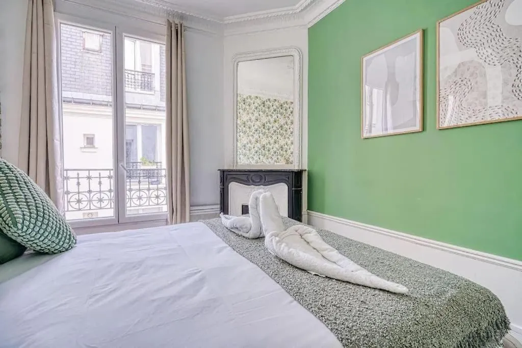 Green Apartment Paris City Center - IV contacts